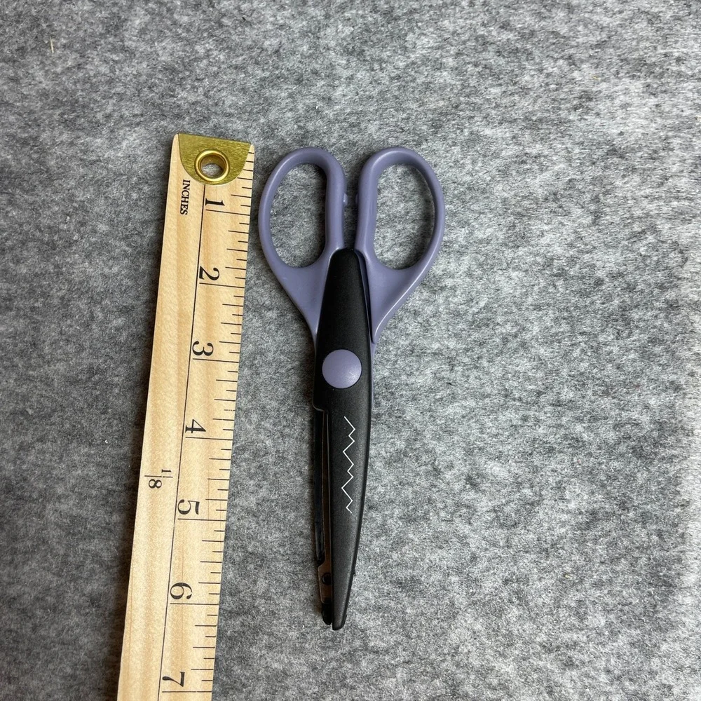 18 Piece Decorative Edge Craft Scissors Set 18 Colors Designs 6 Inch Length - Picture 3 of 7